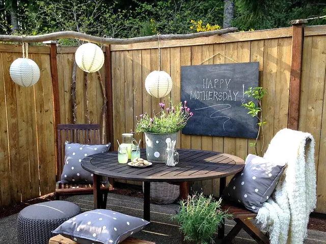 Space-Saving Urban Garden Inspiration: 20 Impressive Balcony Designs for Busy City Life