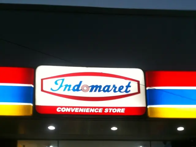 Retailer Bed Bath & Beyond will honor outdated coupons in their latest outlet.