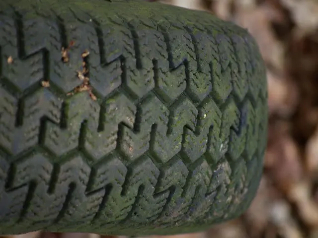 Navigating a Punctured Tire Securely: A Firsthand Account