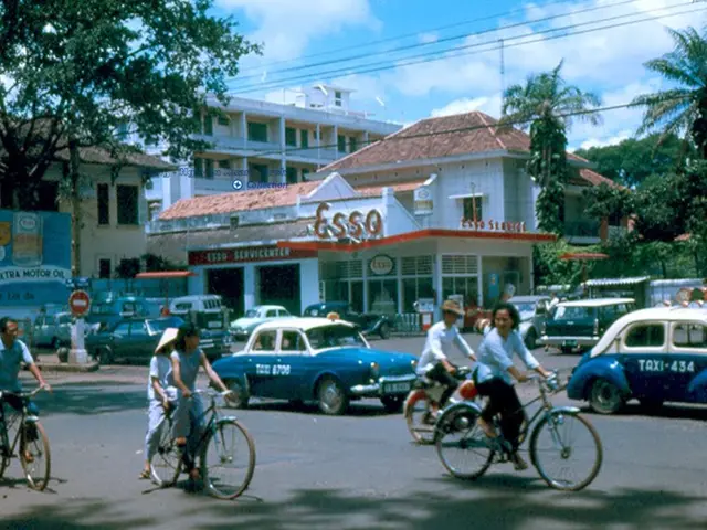 Immerse yourself in nature's beauty with photography and hiking during the weekend; discover the...