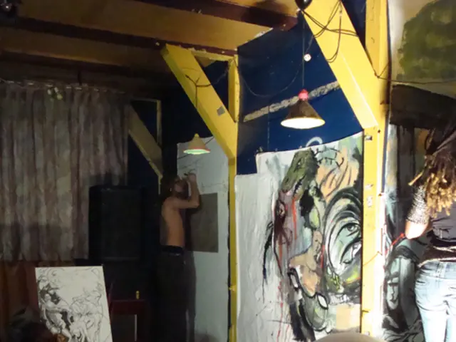 Choosing between eggshell and satin paint? We provide guidance to help you make the optimal choice.