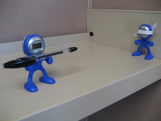 Tidy Up Your Battery Chaos: Ohuhu Battery Organizer Eliminates Clutter!