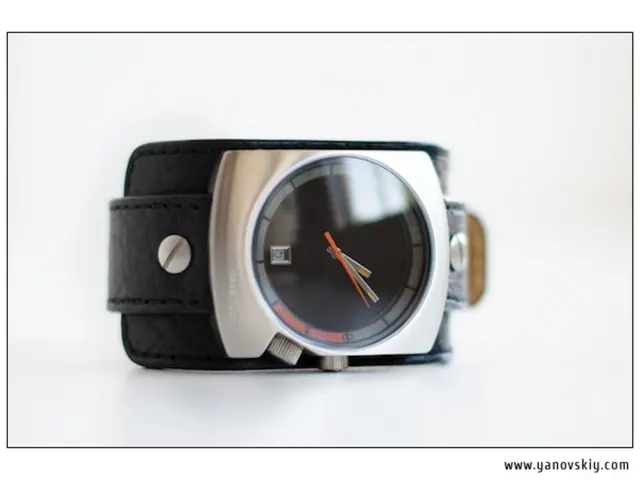 Cleaning leather pants with beer and mustard: a unique method for a spotless finish